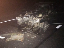 Смертельное ДТП: в Морозовском районе легковой автомобиль влетел в стоящий на светофоре КАМаз