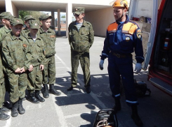 Кадеты Морозовска попробовали себя в роли пожарных