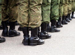 Единовременную выплату в 200 тысяч рублей получат добровольцы и контрактники ВС РФ в Ростовской области