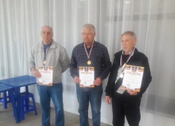 Областной чемпионат по шахматам в поселке Дмитриадовка выиграл мастер ФИДЕ из Морозовска Александр Воробьев