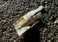 В России массово находят подозрительные свертки денег