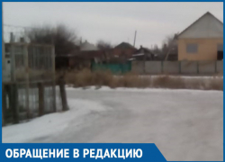 Посыпьте песком переулок Комсомольский, чуть в речку не съехала, - морозовчанка