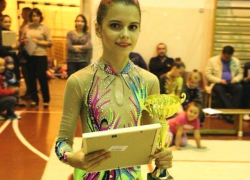 Двести юных спортсменок выступили на областном турнире по гимнастике в Морозовске