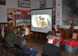 Урок мужества «Вечный огонь Сталинграда» провели для студентов в краеведческом музее Морозовска 