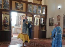 В храме Рождества Пресвятой Богородицы в Морозовске прошло праздничное богослужение 