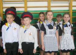 «Смотр строя и песни» между казачьими 5-8 классами прошел в Морозовске