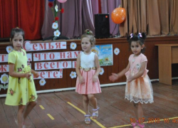 Праздничный концерт «Семья - вот то, что нам важней всего на свете» прошел в Доме культуры хутора Вишневка