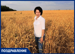 Ирину Гайнутдинову с Днем рождения поздравила семья Волчанских