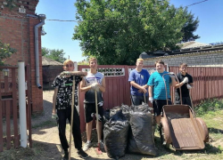 Добровольцы волонтерского отряда Морозовского ММЦ приняли участие в акции "Трудовой десант"