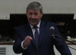 Юрий Муленко согласился помочь морозовчанам в получении "дорогой игрушки" в виде катка 