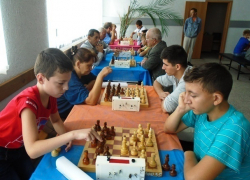 Шахматисты из шести районов сразились на турнире в Морозовске
