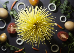 Выдачу продуктовых наборов в Морозовске планируют начать со следующей недели