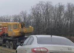 На трассе "Морозовск-Цимлянск-Волгодонск" легковушка столкнулась в автокраном 