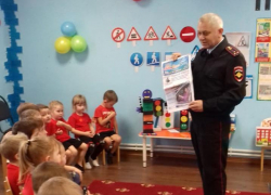 Дошкольники хутора Морозов с пользой для себя совершили игровое путешествие в мире дорожных знаков