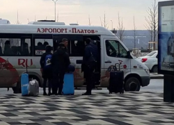 Обещанного автобуса из Морозовска в аэропорту "Платов" еще никто не видел