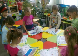 Акция «Пешеход, засветись в темноте!» и беседы об опасной зиме прошли в филиале детского сада №1