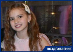 Замечательную девочку, умницу и красавицу Аню поздравили с 10-летием родственники
