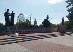 В Морозовске завершен капитальный ремонт памятников на центральной площади
