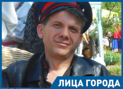 Сам себе лепил игрушки в детстве, - пошутил известный мастер в Морозовске