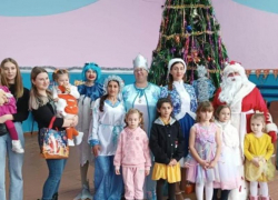 В праздничную атмосферу новогодних приключений окунулись ребята на празднике в Вольно-Донском Доме культуры