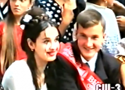 Видео прошлых лет: Выпускники 1997 года в школе №3 Морозовска танцевали под музыку ВИА "Берег" 
