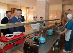 Бесплатное горячее питание на Дону смогут получать еще большее число школьников 