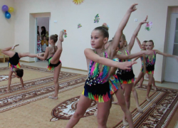 Юркие гимнастки украсили своим искрометным выступлением праздник в честь открытия детского сада в Морозовске