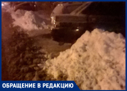 Снег сгребают с дорог ко дворам, - морозовчанин