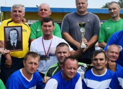 Ветераны сборной сельских поселений обошли команду Морозовска и взяли кубок по футболу