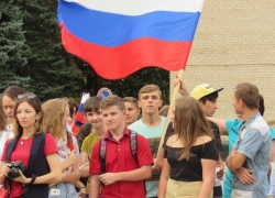Патриотической акцией отметили День Российского флага в Морозовске