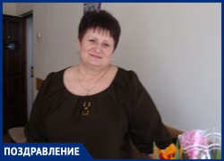 Елену Николаевну Чеканову с Днем рождения поздравила семья Суховых и Иванченко