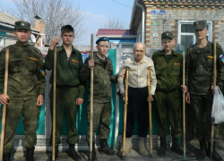 Ветеранов Морозовска навестили волонтеры