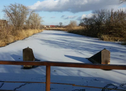 Смертельная опасность таится во льду: не выходить на лед просят жителей Морозовского района 