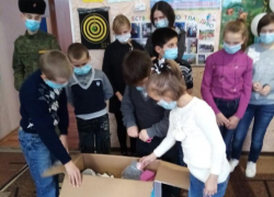 Ребята из социального приюта «Росток» получили подарки от воспитанников Морозовского казачьего кадетского корпуса