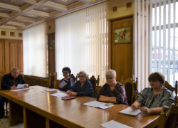 Трудоустройство морозовчан предпенсионного возраста обсудили в администрации Морозовского района