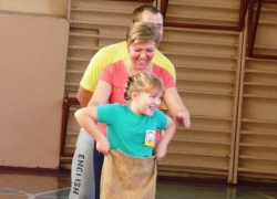 Задорные семейные состязания в школе №4 Морозовска попали на фото и видео