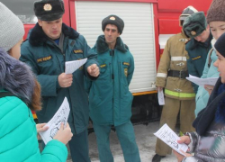 Пожарные и волонтёры Морозовского района напомнили жителям о важности осторожного обращении с огнём