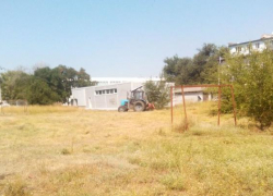 Траву на улице Кирова возле дома №128 наконец-то покосили