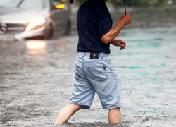 Экстренное предупреждение: на Ростовскую область обрушатся ливни с градом и сильным ветром