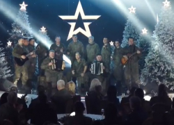 Главных героев уходящего года - защитников России и Донбасса - покажут ночью в специальной новогодней программе