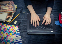 Учителю и 6 учащимся одного из классов школы №3 в Морозовске предписали соблюдать режим самоизоляции 