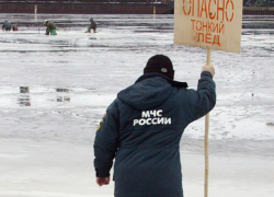 Провал под лед даже в неглубоком водоеме может оказаться смертельным, - начальник пожарно-спасательного гарнизона Морозовска
