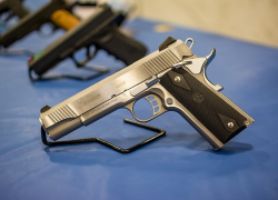 Пять тысяч за пистолет, десять тысяч за гранатомет: морозовчанам предложили сдать оружие за деньги