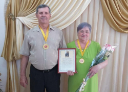 «Золотых юбиляров» семейной жизни чествовали в Морозовске