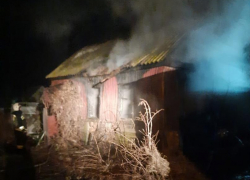 В пожаре на улице Ушакова в Морозовске погиб человек