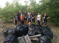 Неравнодушные жители Морозовского района очистили от мусора место отдыха "Дубки"