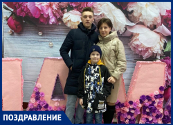 Елену Николаевну Баранник с юбилеем поздравили родители