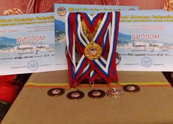 "Золото", "серебро" и "бронзу" одновременно привез юный каратист привез в Морозовск 