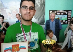 Появились фотографии шахматистов-призеров детско-юношеского турнира из Морозовска