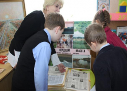 Тематическая встреча "Богат наш край талантами!" прошла в детском отделе библиотеки имени Н.К. Крупской Морозовска